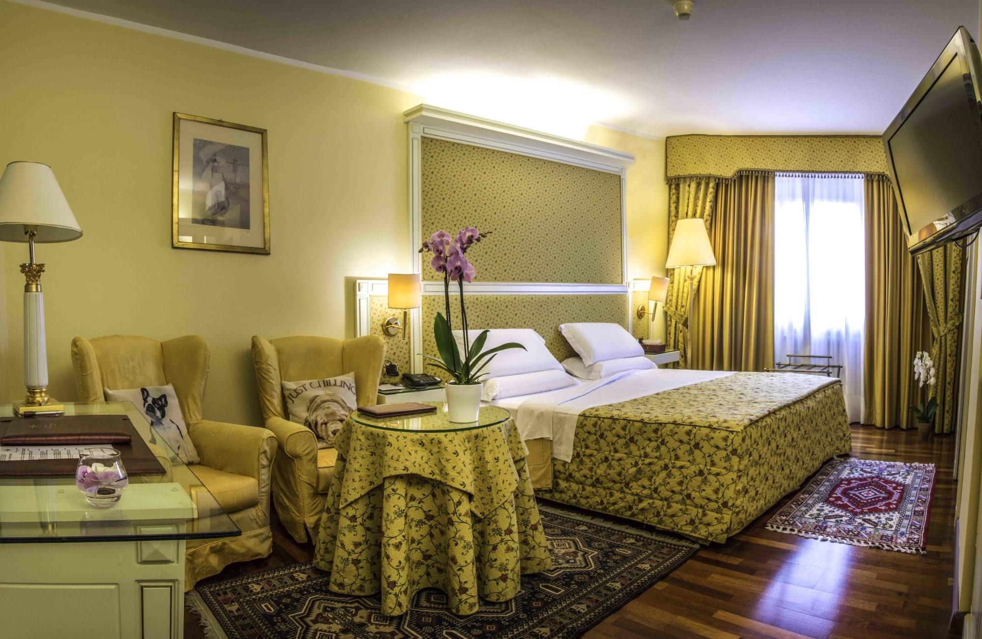 Hotel La Bussola Новара Екстериор снимка