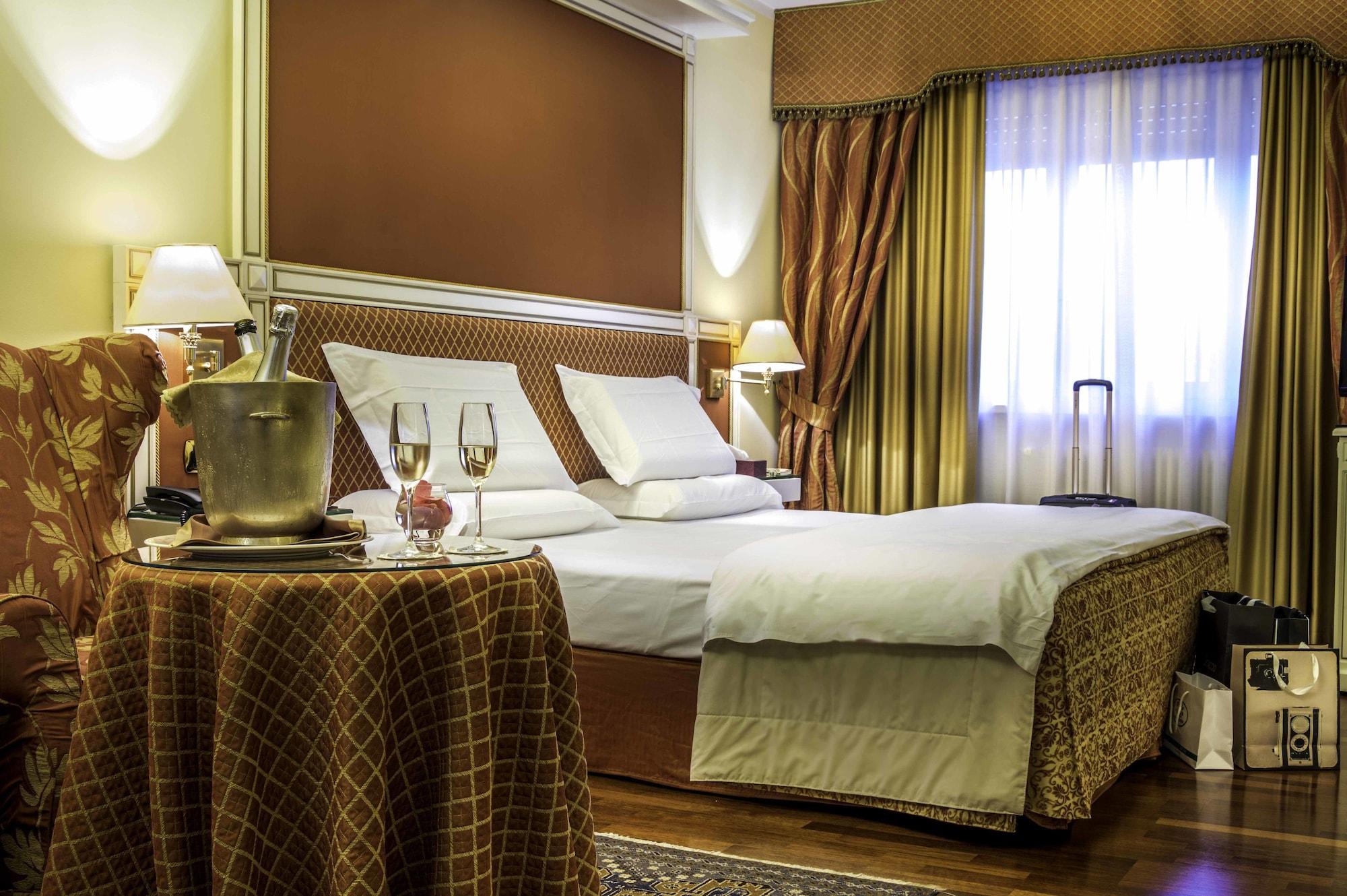 Hotel La Bussola Новара Екстериор снимка