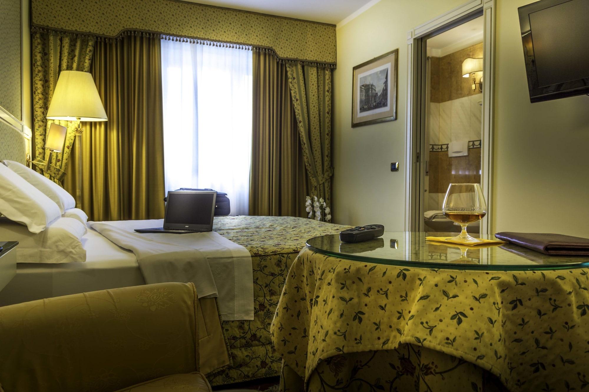Hotel La Bussola Новара Екстериор снимка