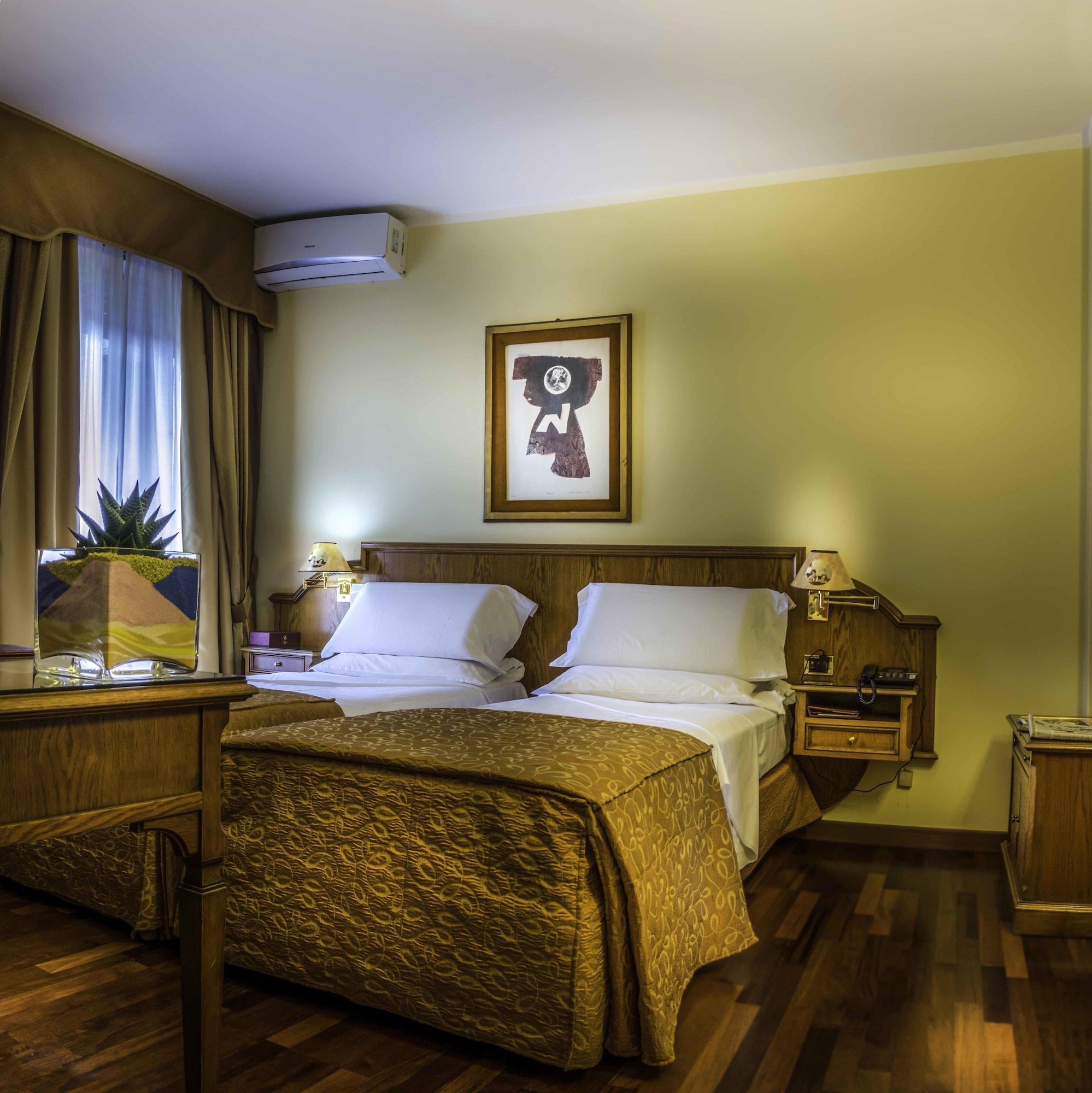 Hotel La Bussola Новара Екстериор снимка