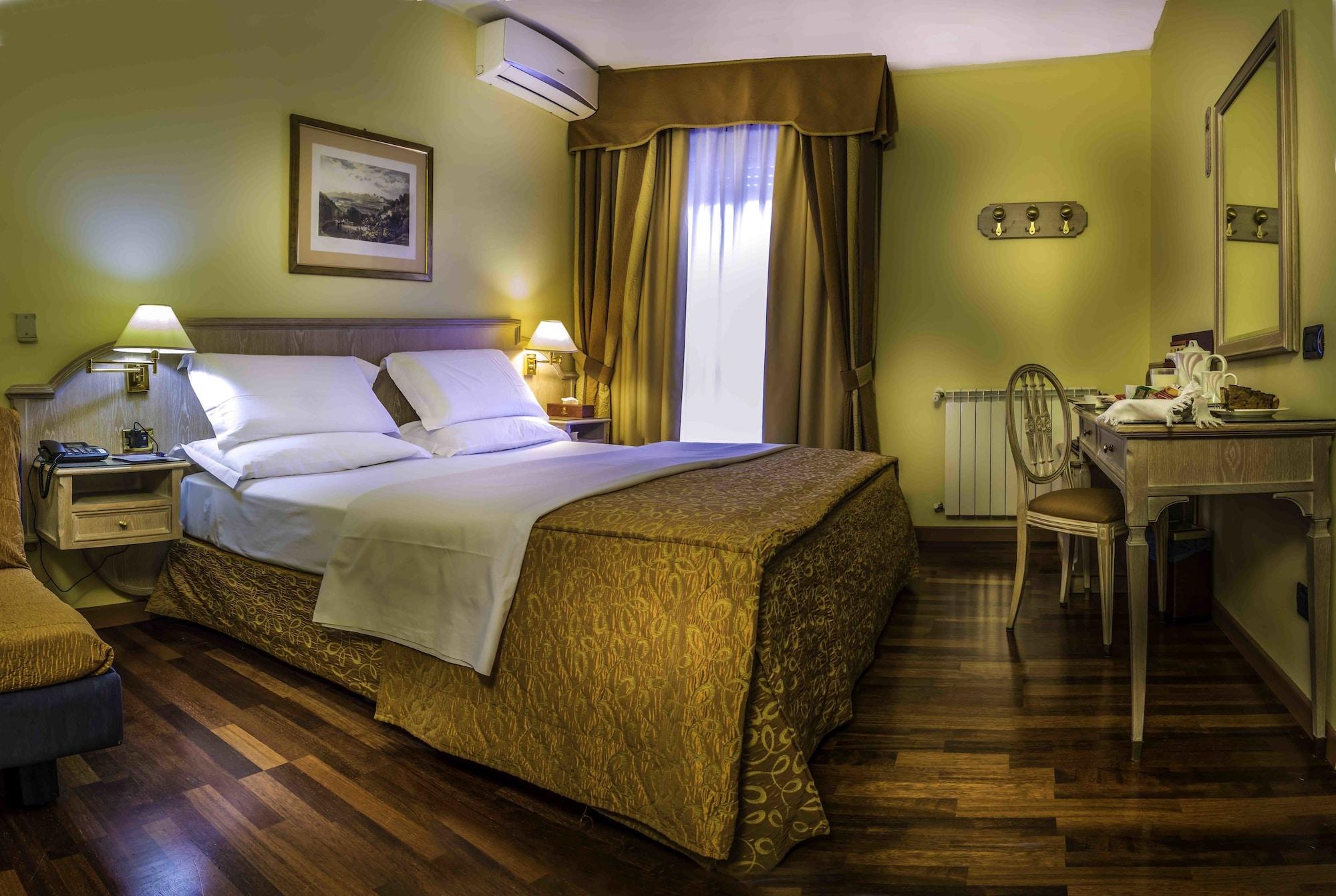 Hotel La Bussola Новара Екстериор снимка