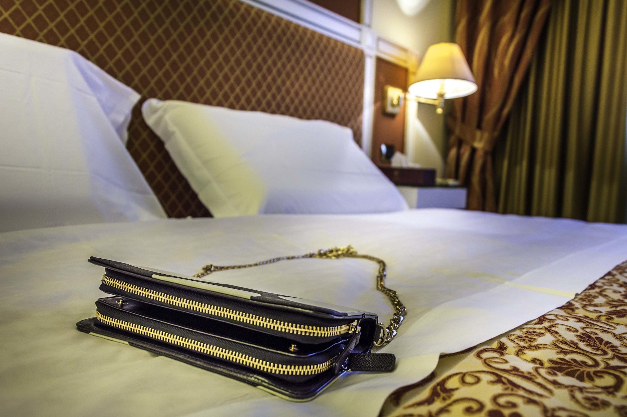 Hotel La Bussola Новара Екстериор снимка