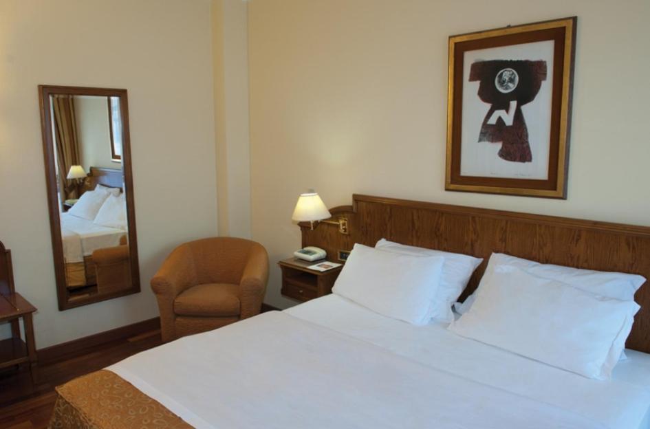 Hotel La Bussola Новара Екстериор снимка
