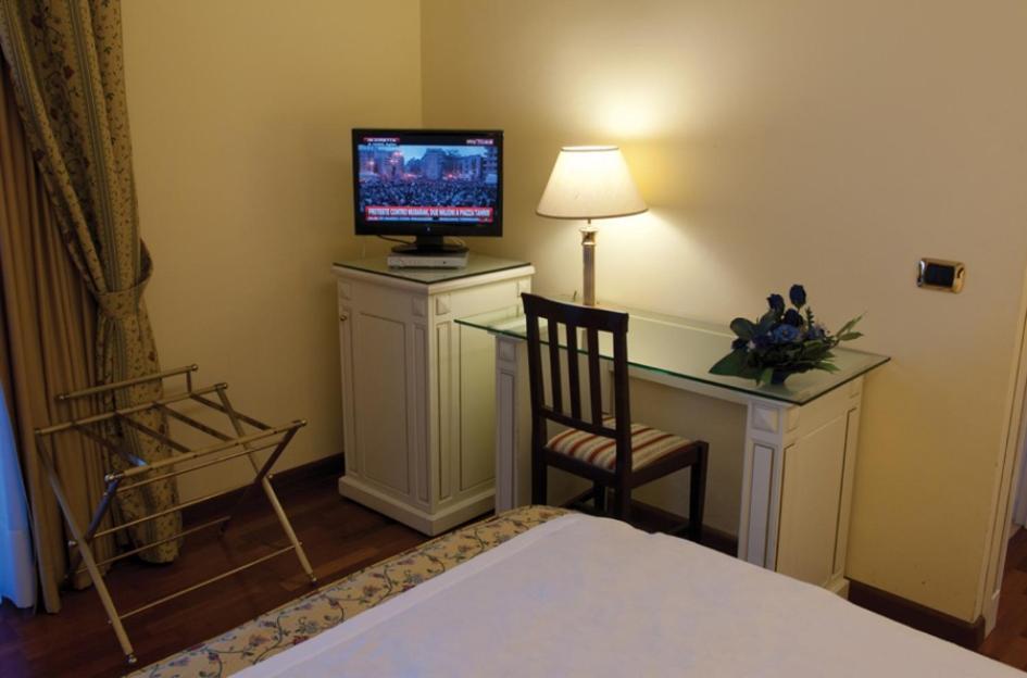 Hotel La Bussola Новара Екстериор снимка