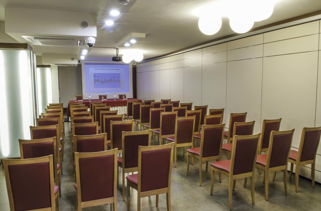 Hotel La Bussola Новара Екстериор снимка