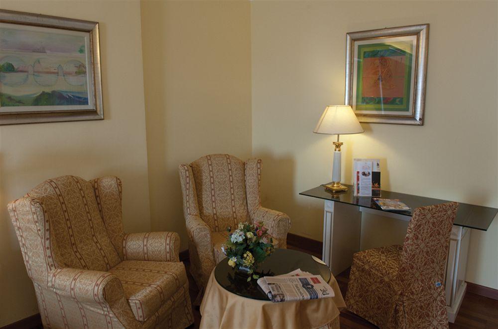 Hotel La Bussola Новара Екстериор снимка