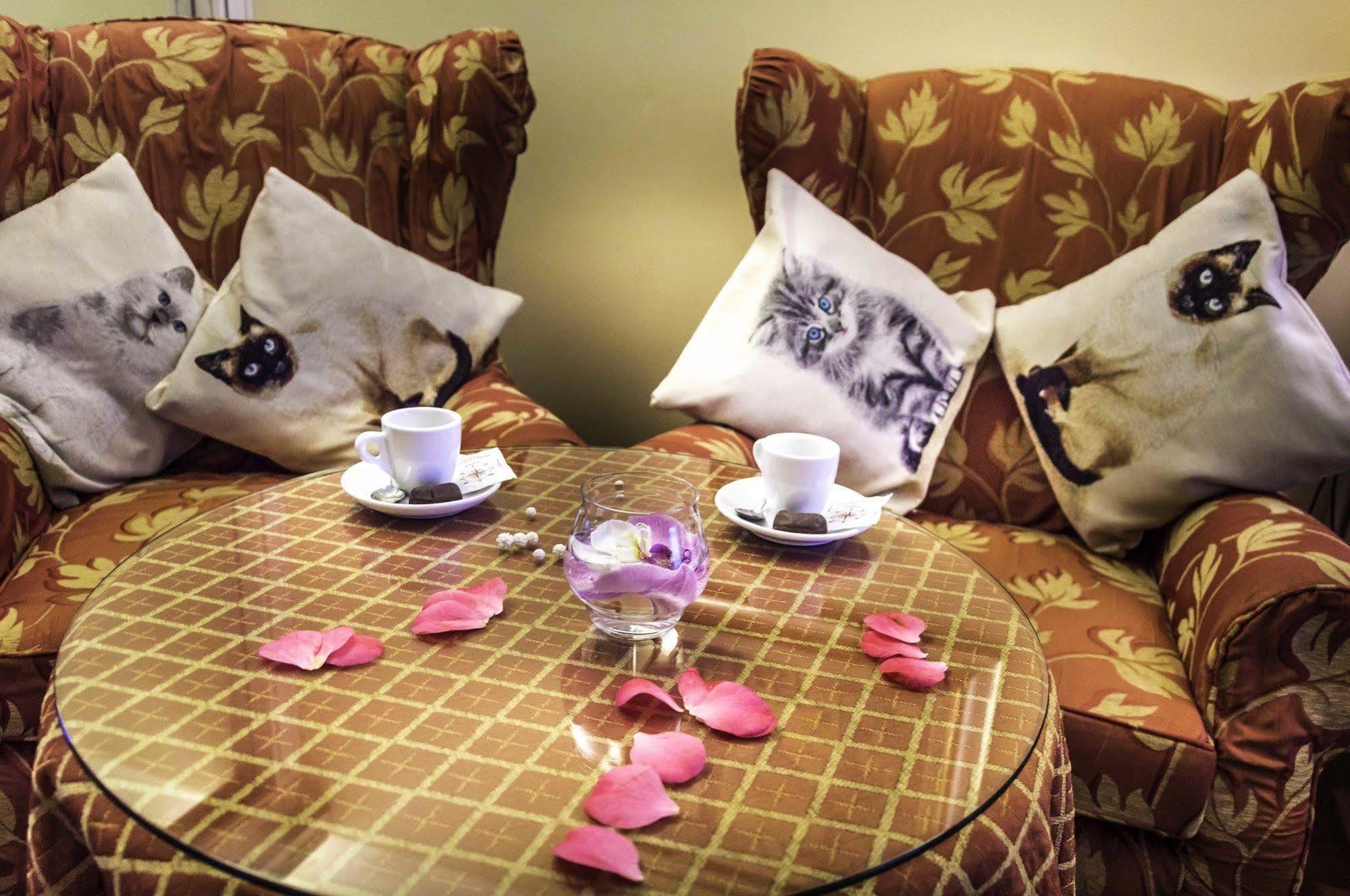 Hotel La Bussola Новара Екстериор снимка