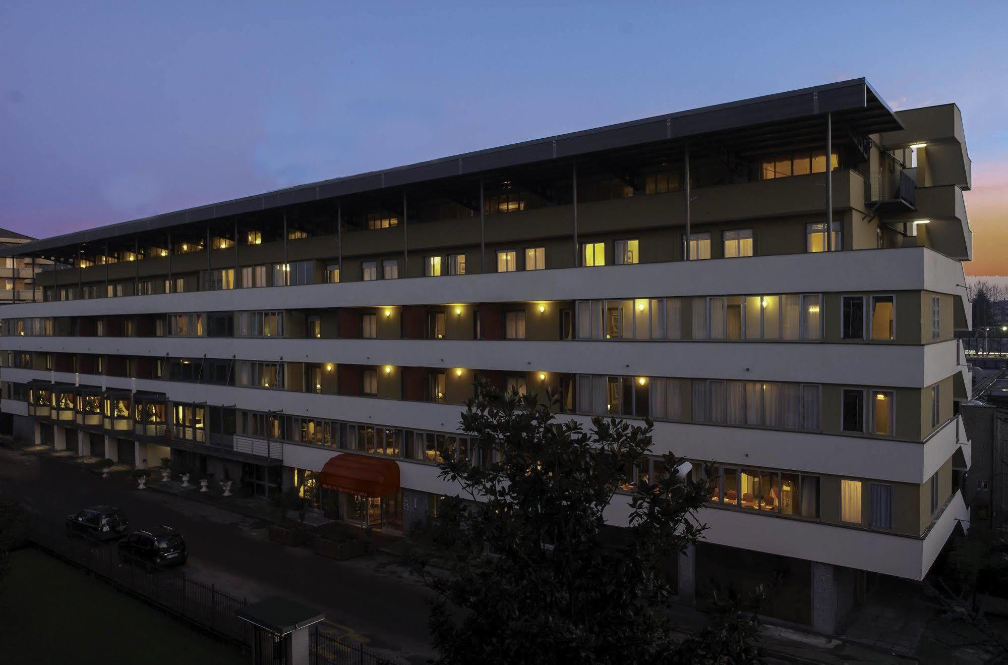 Hotel La Bussola Новара Екстериор снимка